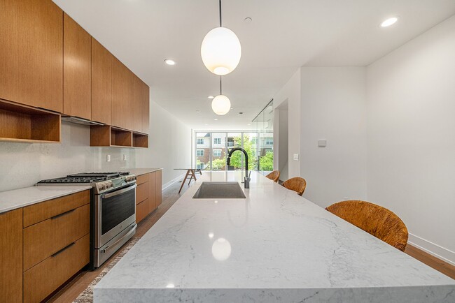 Building Photo - 2805 Brush St