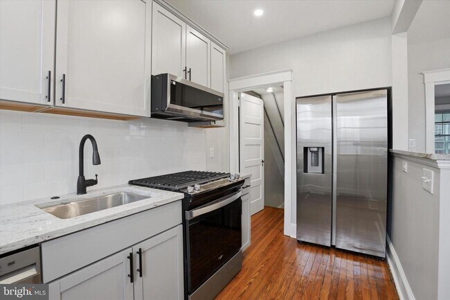 Building Photo - 220 N Orange St