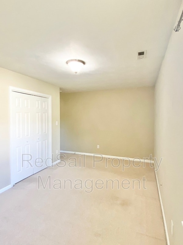 Building Photo - 145 Bridle Ln
