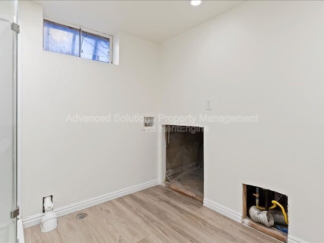 Building Photo - 1150 Simondi Ave