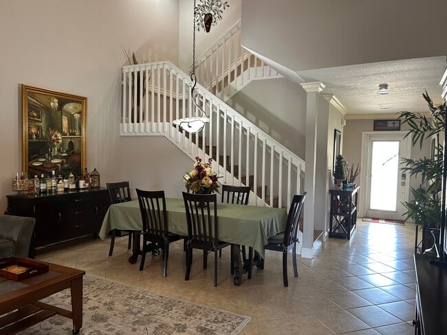 Building Photo - 10470 Pelican Dr