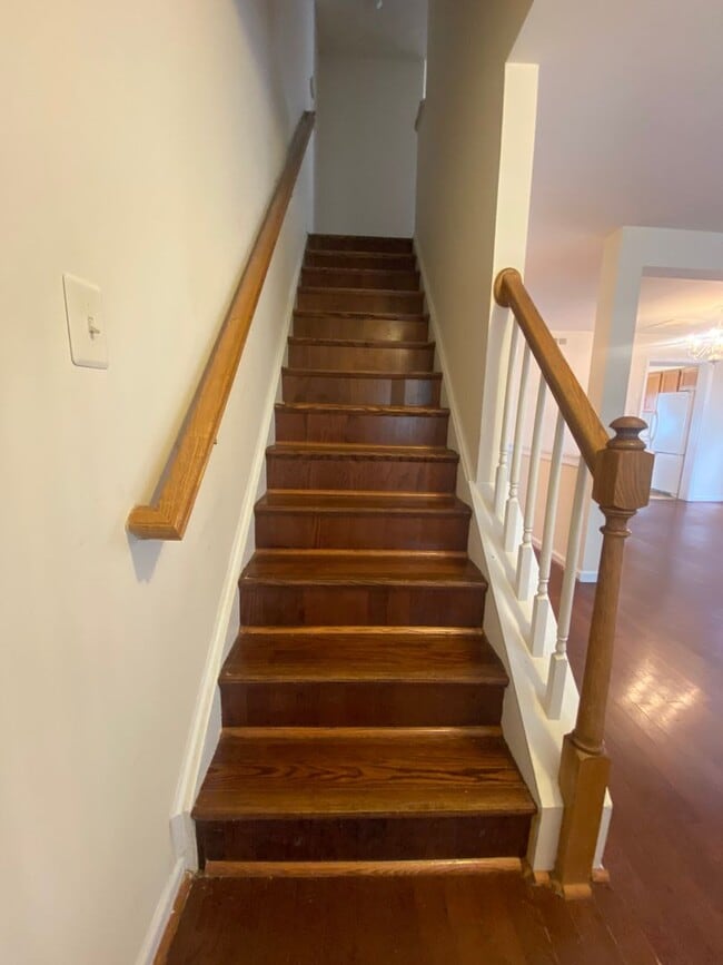 Building Photo - Spacious 3 Bedroom 2.5 Bathroom Home in Randolph Neighborhood