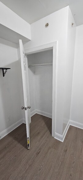 Building Photo - 2329 N Park Ave