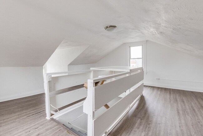 Building Photo - 440 Hays Ave