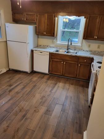 Building Photo - 1860 Lowe St