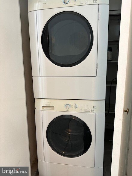 Building Photo - 2 Titus Ave