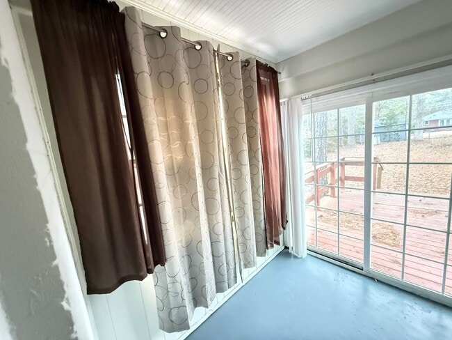 Building Photo - 2825 Amherst Rd