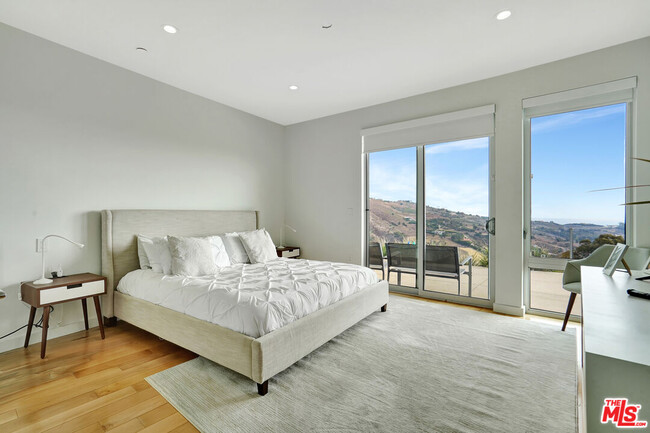 Building Photo - 28405 Via Acero St