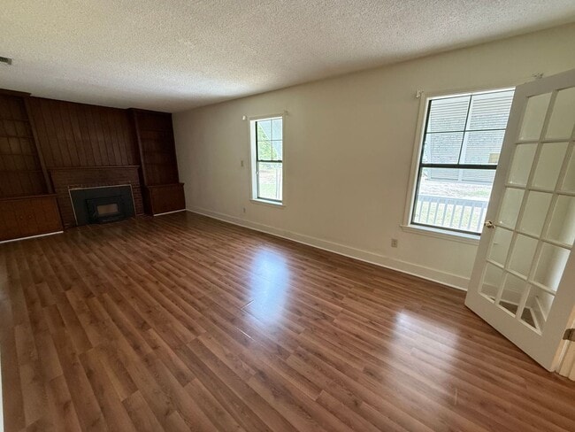 Building Photo - Pensacola - East Hill - 4 bedrooms, 3 bathroom - Mother in Law suite