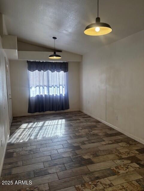 Building Photo - 814 E 13th St