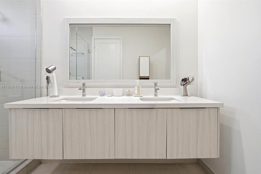 Building Photo - 6611 NW 102nd Path