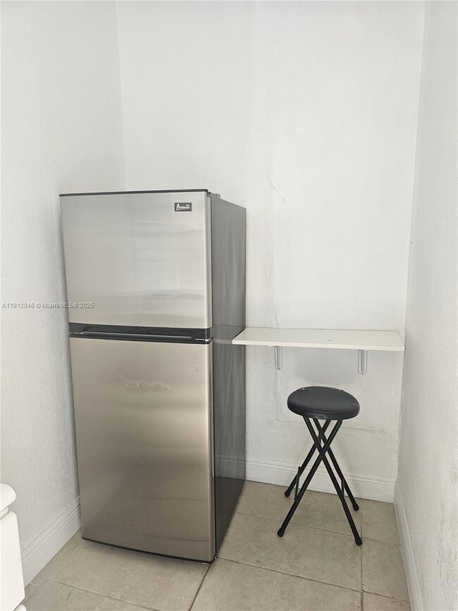 Building Photo - 954 SE 1st St