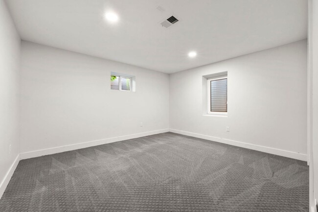 Building Photo - Available NOW! 4 Bedroom 3 Bath Beautiful Home