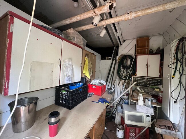Building Photo - Studio apartment near WWU!