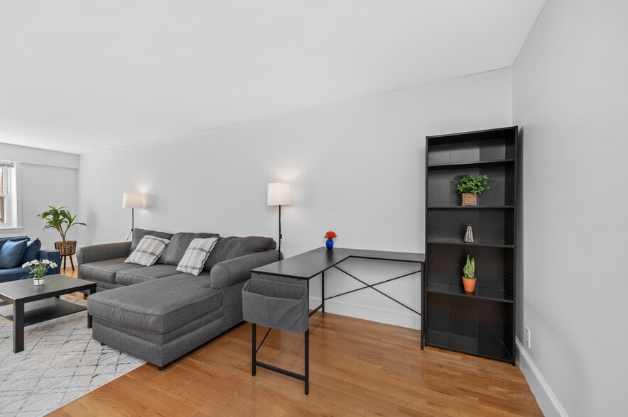 Building Photo - 131 Sewall Ave