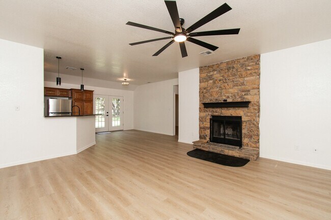 Building Photo - 2 Willow Ct