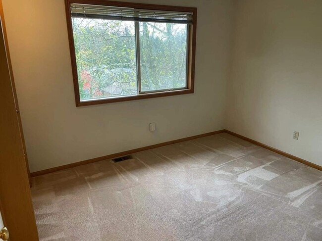 Building Photo - Beautiful House in Redmond/Microsoft area ...