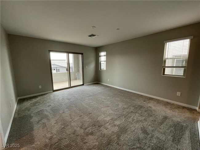 Building Photo - 490 Fairview Hills St