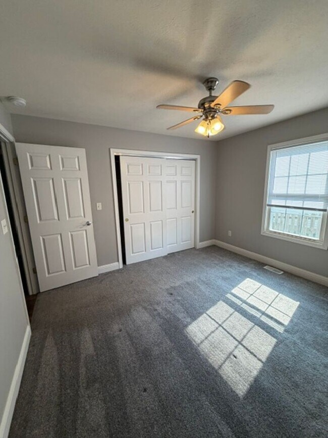 Building Photo - 410 Goldenrod Dr