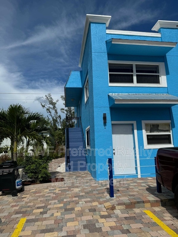 Building Photo - 222 Fairweather Ln