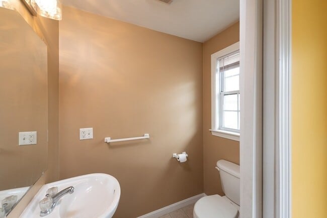 Building Photo - 47 Alder St