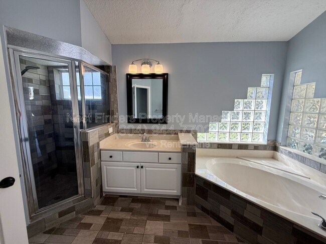 Building Photo - 11304 Landing Estates Dr