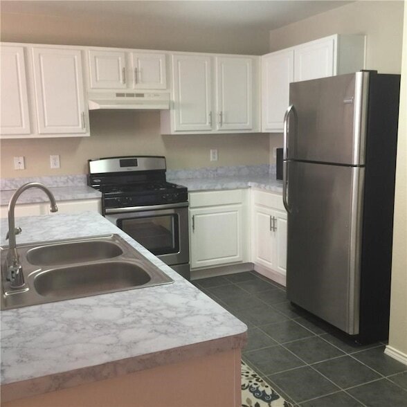 Building Photo - 9205 Lenox Dr