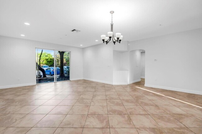 Building Photo - 5030 SW 126th Ave