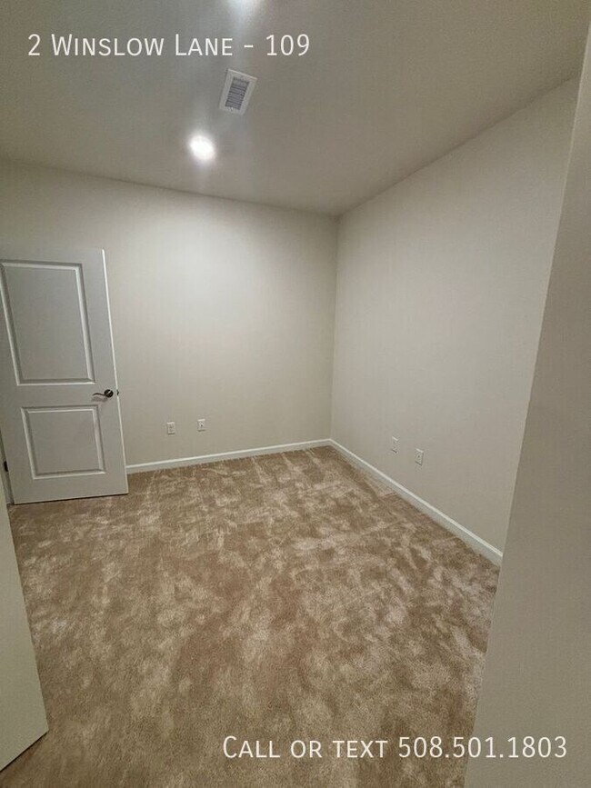 Building Photo - 2 Winslow Ln