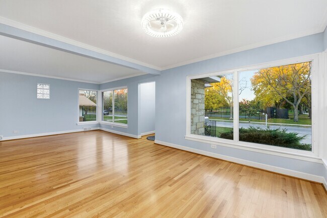 Building Photo - 4656 N Narragansett Ave