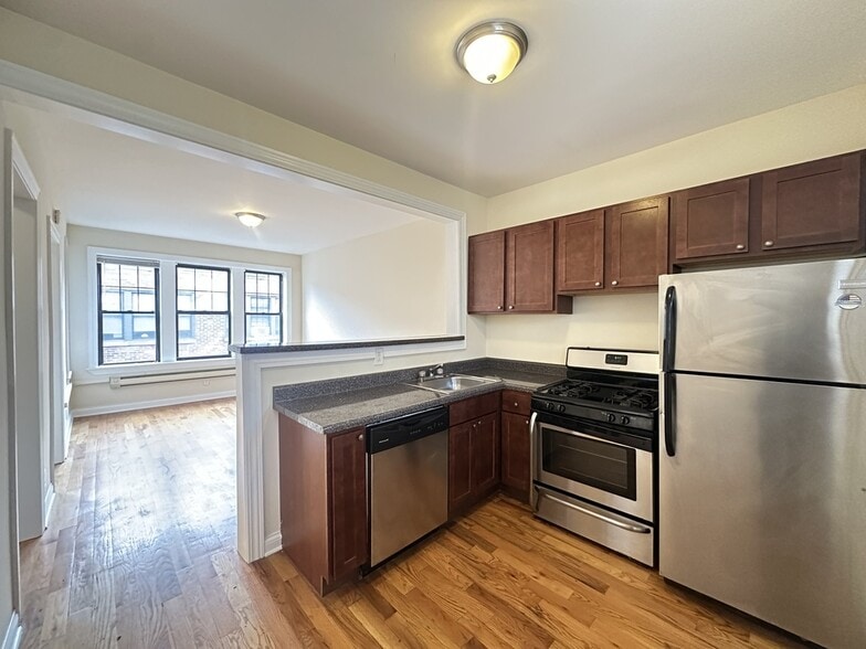 Building Photo - 4426 N Wolcott Ave