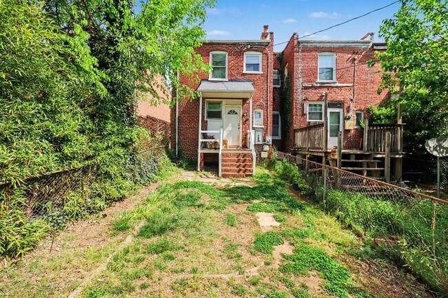 Building Photo - Charming 2BR + Office Home with Fenced Yards & Spacious Living – Available June 2026