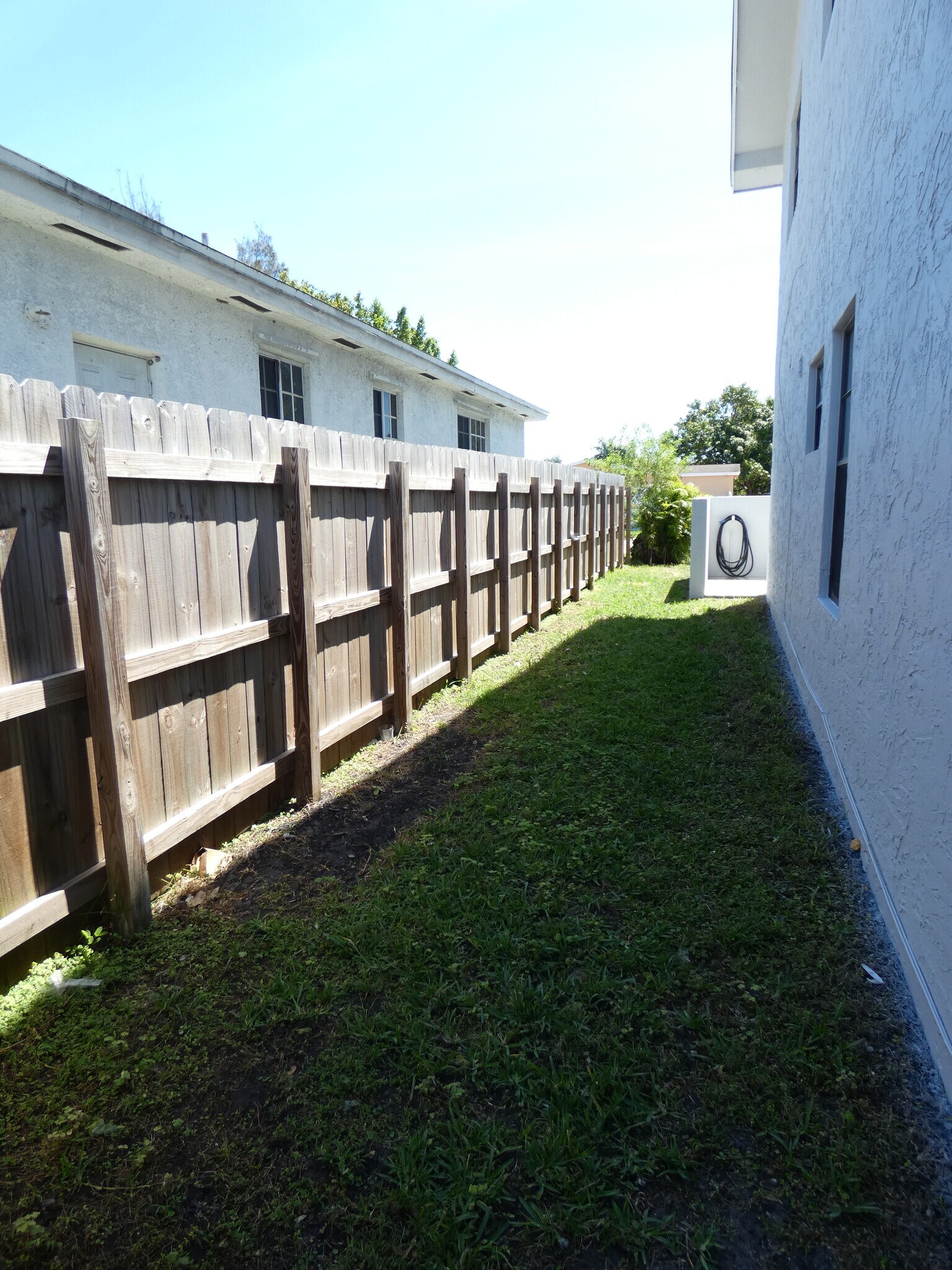 Building Photo - 14212 NE 4th Ave