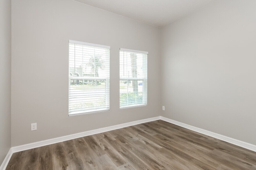 Building Photo - 1869 Castleton Dr