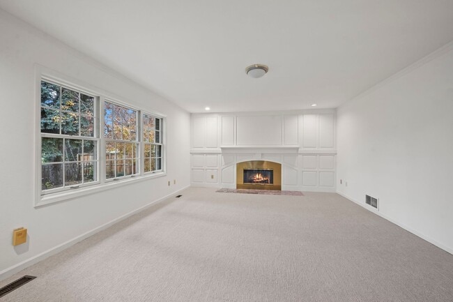 Building Photo - Custom Boulder 4 Bedroom + Finished Basement