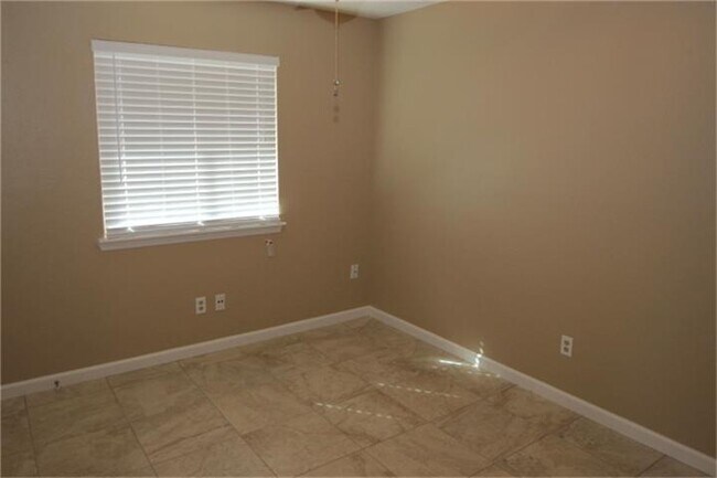 Building Photo - 4802 Maurita Dr