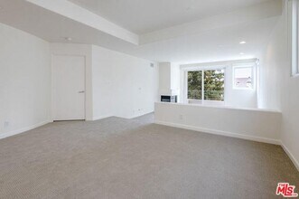 Building Photo - 15425 Antioch St