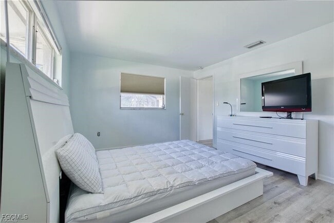 Building Photo - 5330 Nautilus Dr