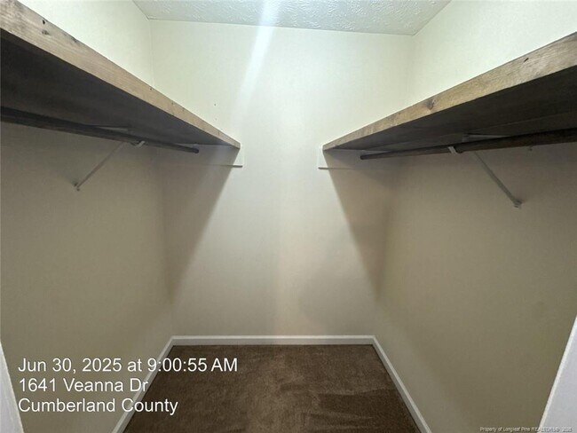 Building Photo - 1641 Veanna Dr