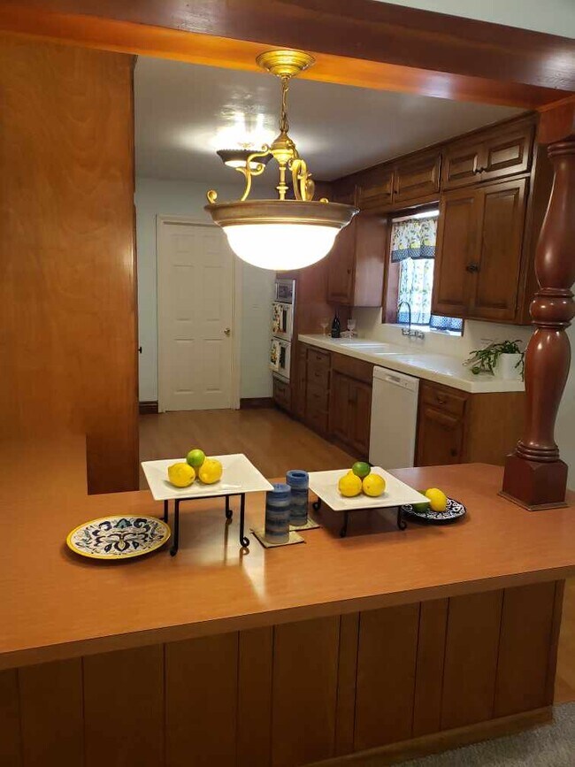 Primary Photo - 609 E Buffalo Ave