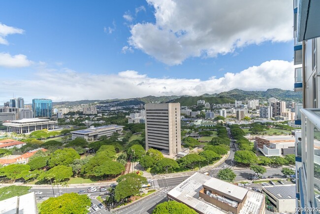 Building Photo - 1 BD/1 BA Condo in Kakaako with 1 Parking ...