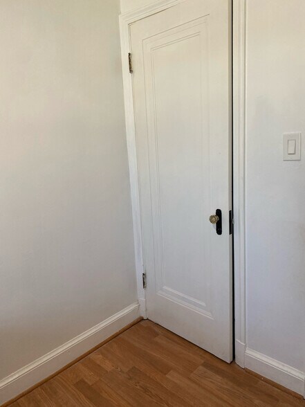 Building Photo - 423 21st St NE