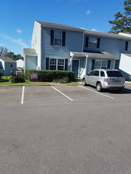 Building Photo - 775 Timberwood Cir E