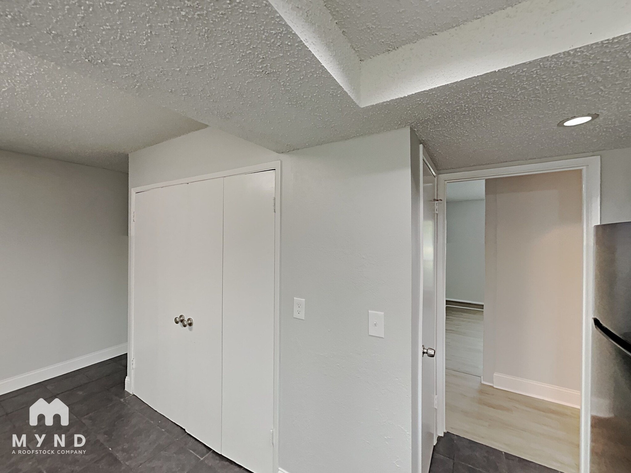 Building Photo - 1303 Hillsdale Dr