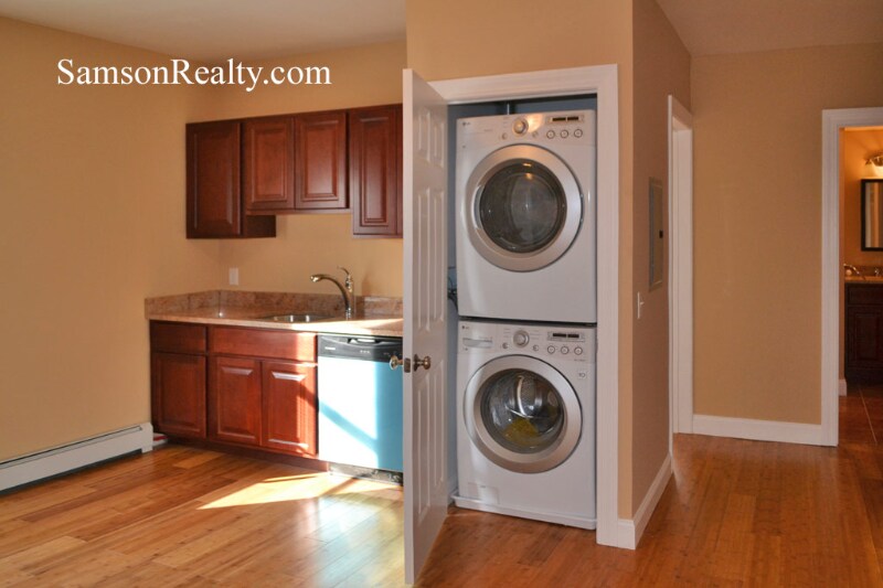 Building Photo - 174 Gano St