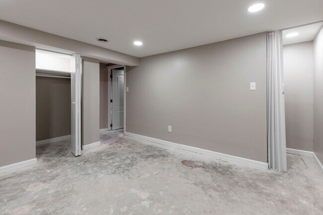 Building Photo - 2220 Auburn Dr