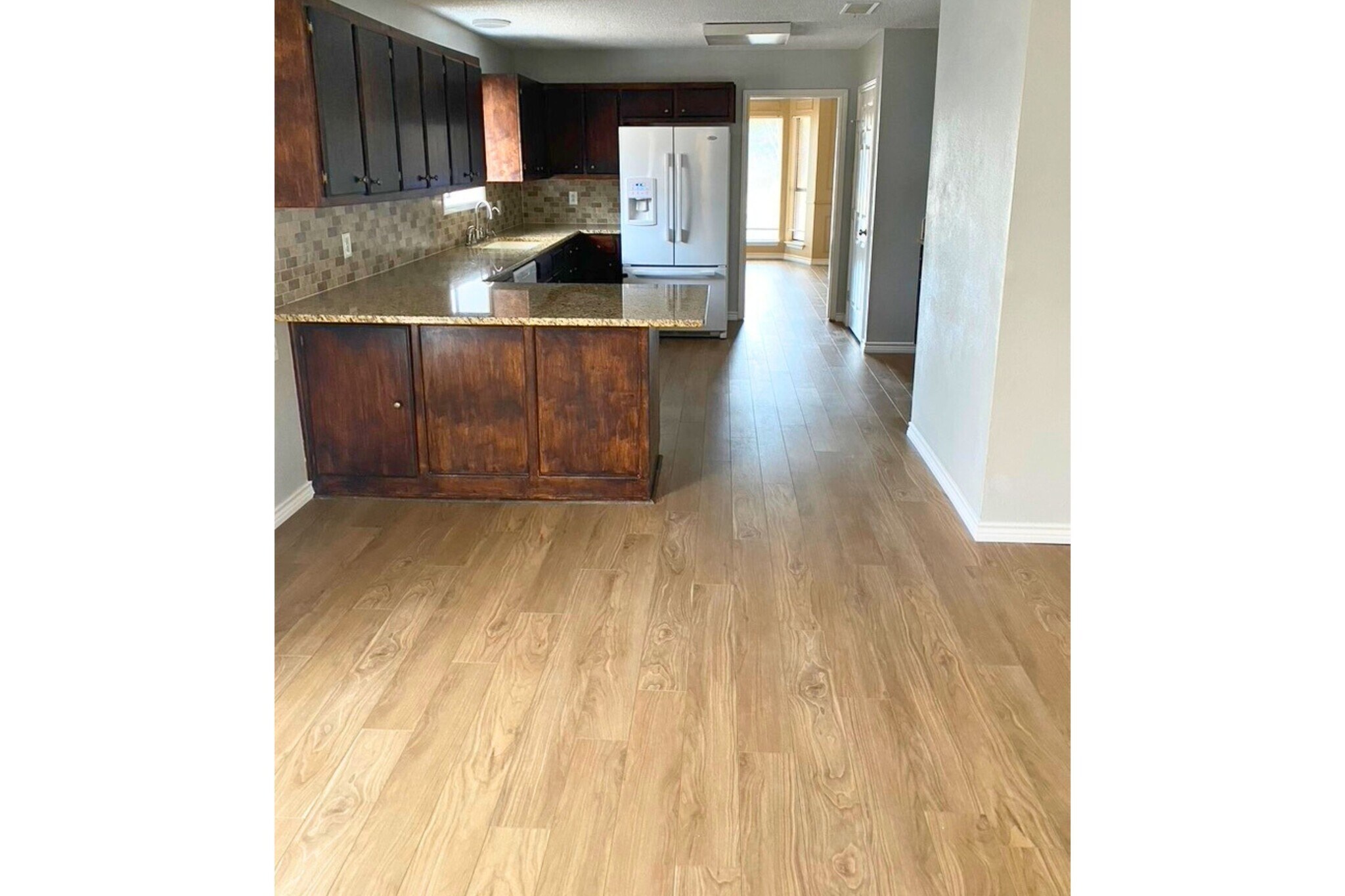 Breakfast Area & Kitchen - 4406 Parkhurst Dr