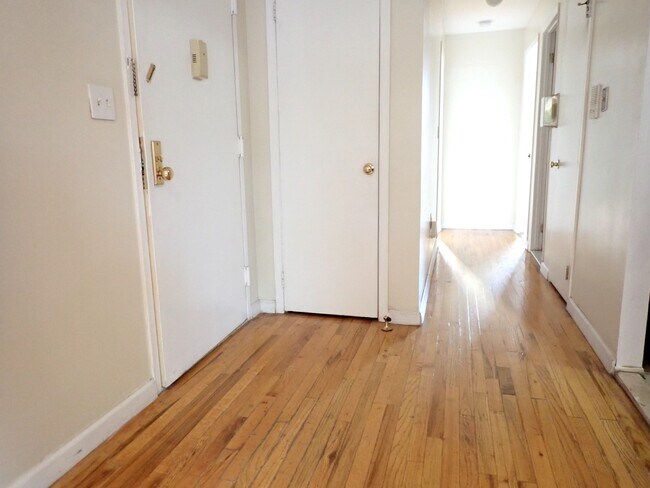 Building Photo - 203 S Portland Ave