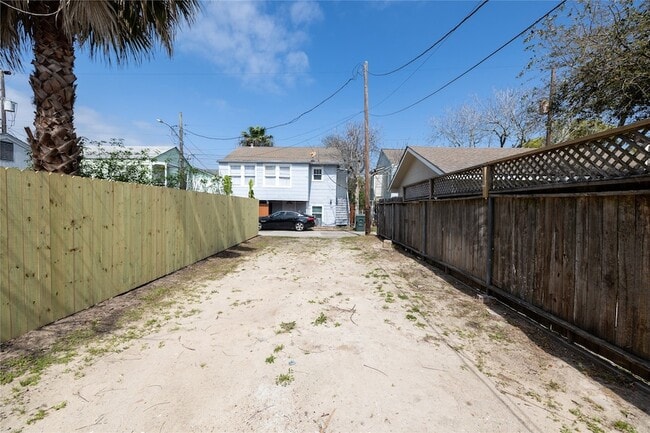 Building Photo - 4710 Ave S