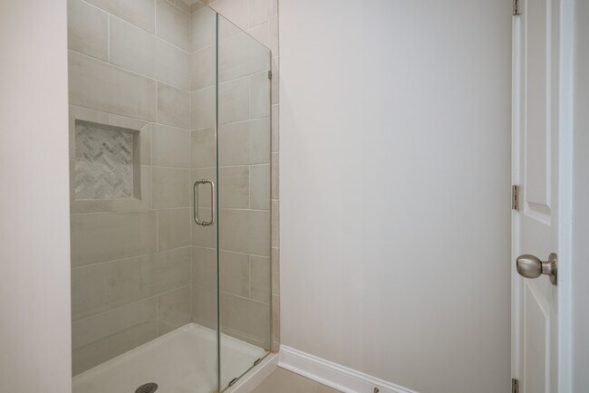 Building Photo - 106 Holland Dr